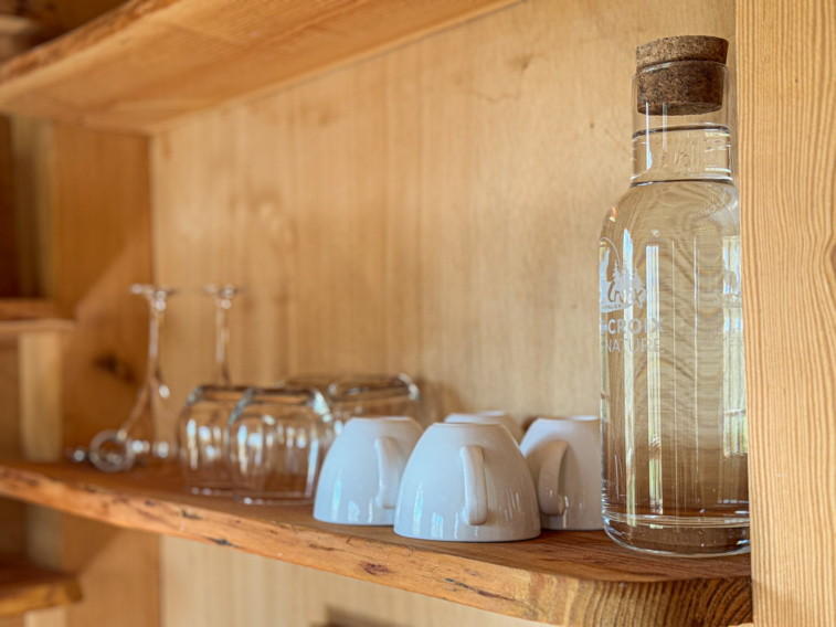verres, tasses, carafe