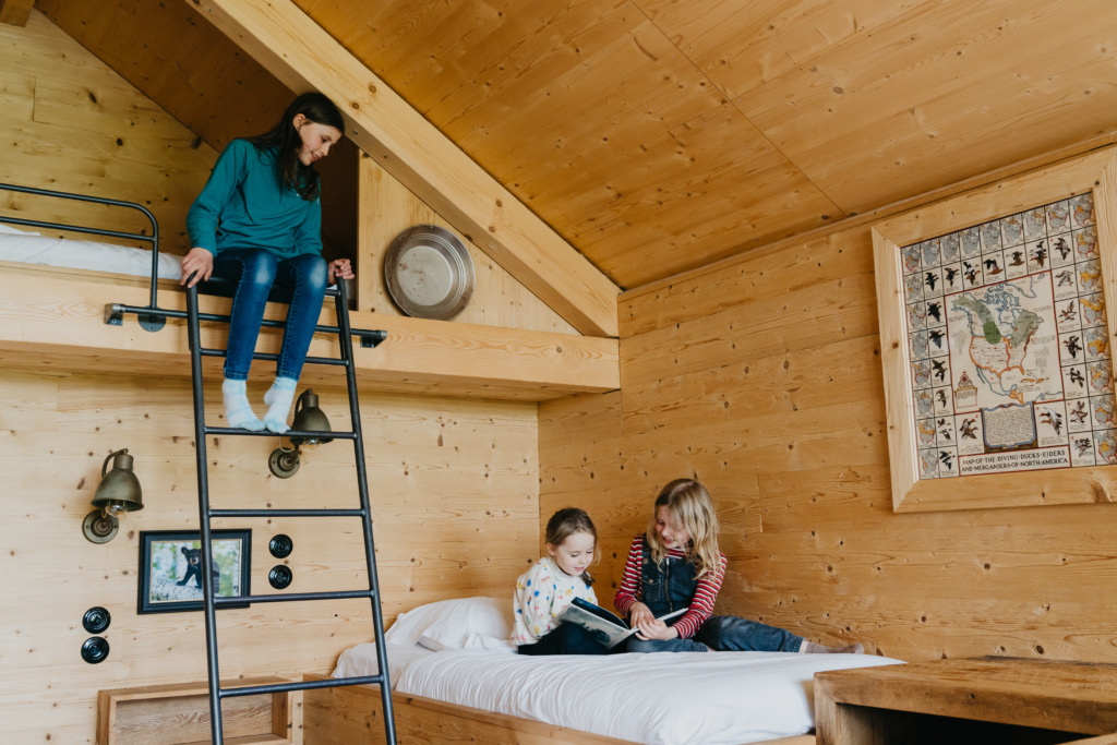 En famille dans le lodge des ours